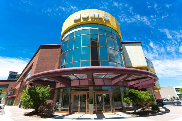 Private warehouse with a loading dock in Commercial & Office Space for Rent in City of Toronto - Image 8