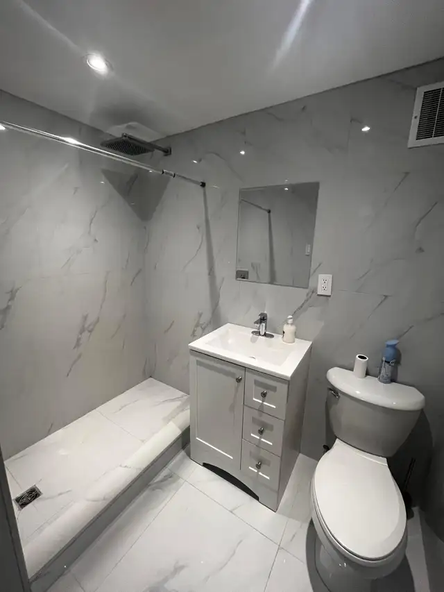 ***IMMEDIATELY AVAILABLE LARGE 3 1/2 apartment metro SNOWDON*** in Long Term Rentals in City of Montréal - Image 6