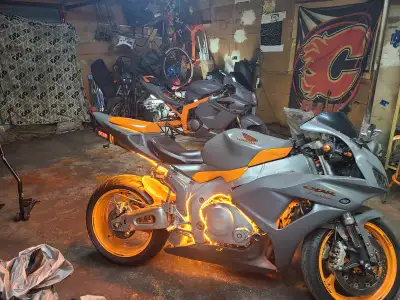 New rear tire new chain and sprockets,new Yoshimuru RS-5 exhaust, underglow, new grips levers and ba...