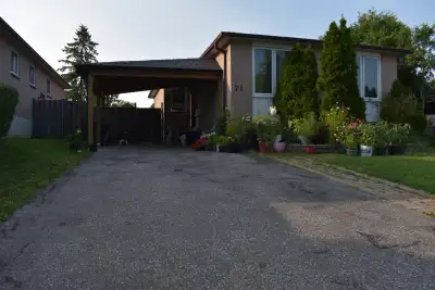 Newly renovated specious and furnished private room in basement of a Bungalow house in Scarborough w...