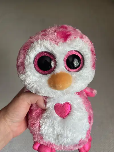 This adorable Ty Beanie Boo, is a charming addition to any collection. This plush is in good conditi...