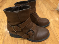 Boots - Ladies Ankle high size 6
