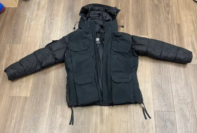 Canada Goose Paradigm Expedition Parka – L – Excellent Condition in Men's in Hamilton - Image 2