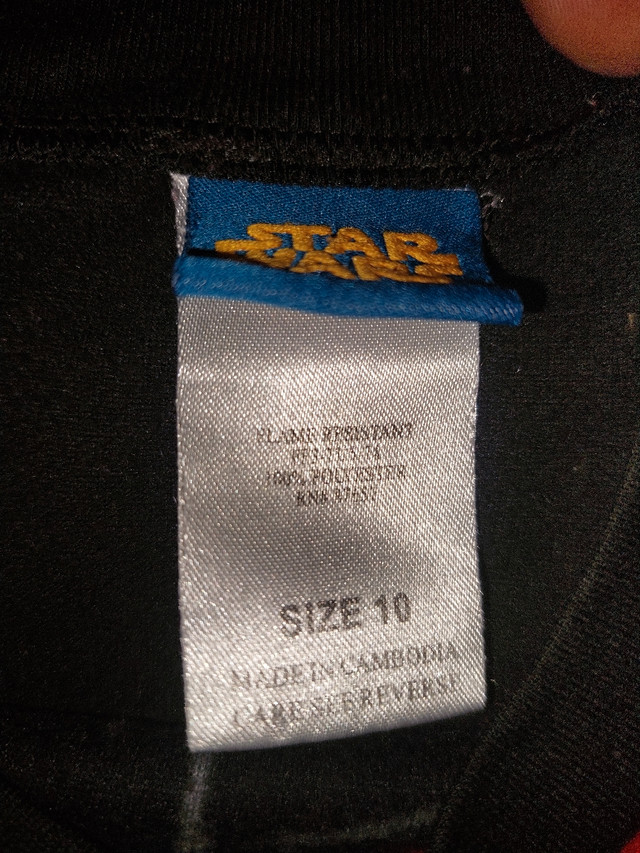 Authentic Darth Vader Star Wars sweaterGood shapeKids Size 10$10 in Arts & Collectibles in Calgary - Image 3