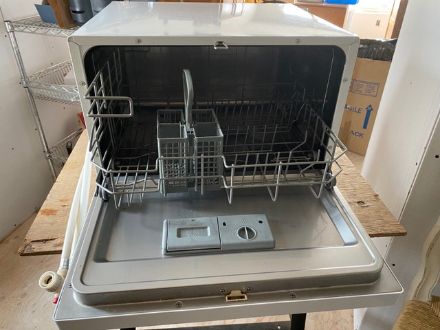 Dishwasher  in Dishwashers in Cole Harbour - Image 2