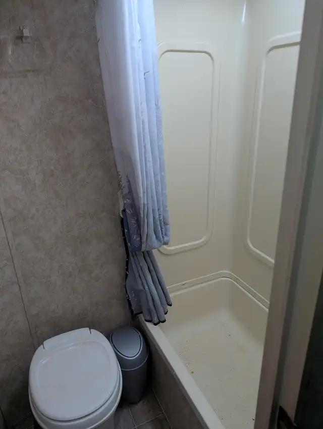 2006 Fifth Wheel Toy Hauler - $10,000 or best offer in Travel Trailers & Campers in London - Image 11