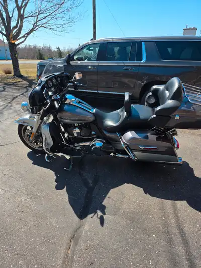 Harley Davidson Ultra Limited 2014 . Tres bonne condition .