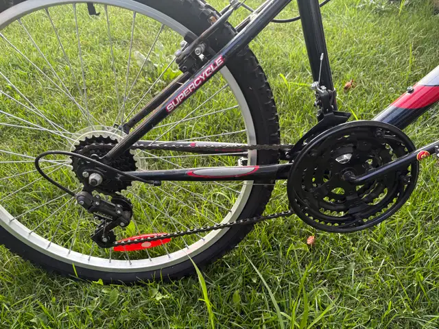 lightly used bike. just used few times in Road in London - Image 8
