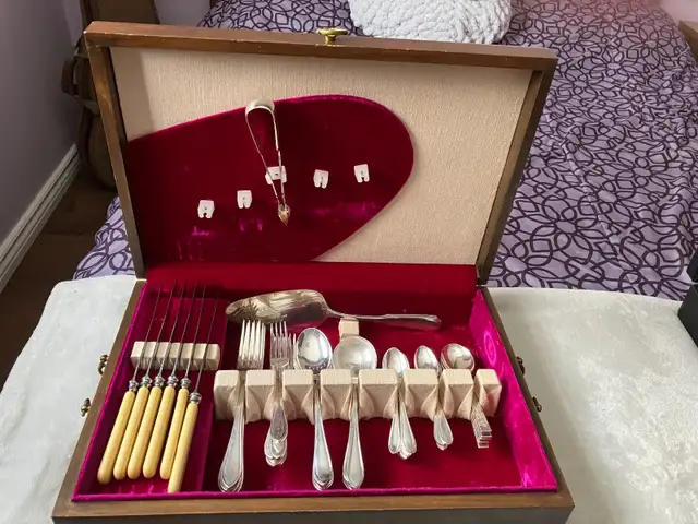 Sheffield Silver Plated Cutlery Set in Kitchen & Dining Wares in Oakville / Halton Region - Image 3