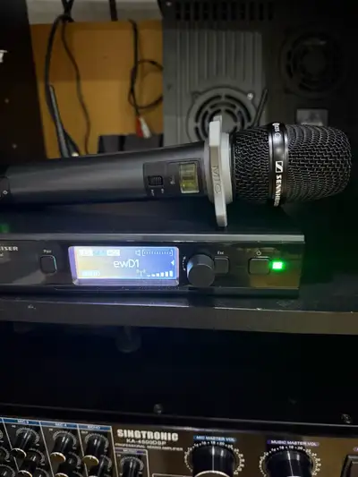 one wireless  microphone Zennheiser ew-D1 e835, View more