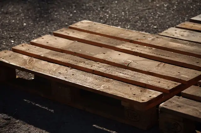 14x Palettes de Bois EURO EPAL. ideal pour Table.  LIVRAISON in Beds & Mattresses in Québec City - Image 7