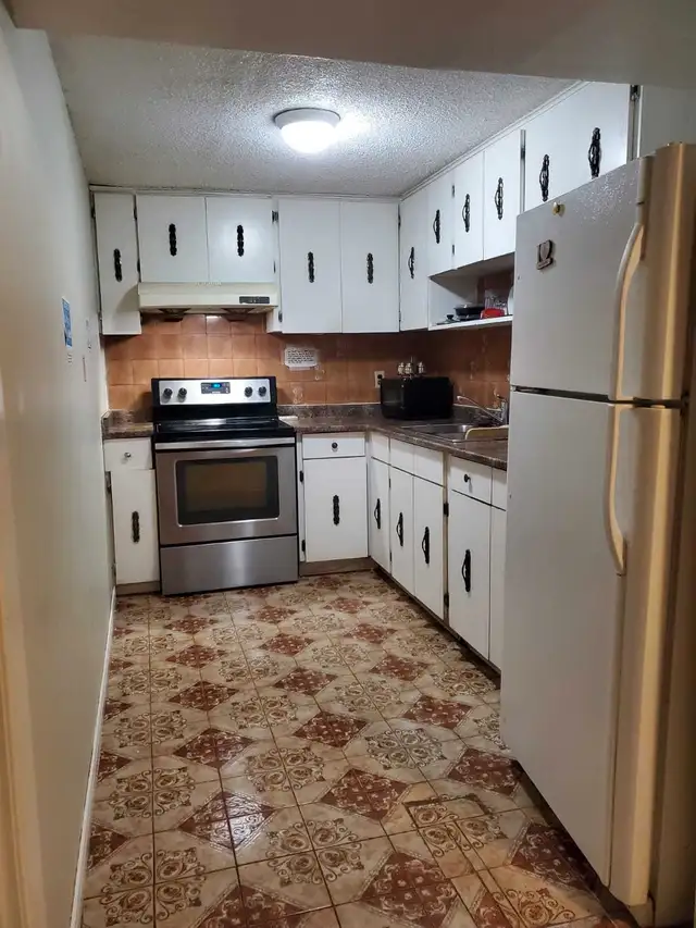 *SHARED BASEMENT ROOMS NEAR HUMBER COLLAGE (ONLY GIRLS)*63782601957251122
