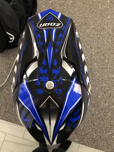 Zoan helmet like new used twice. $150 OBO