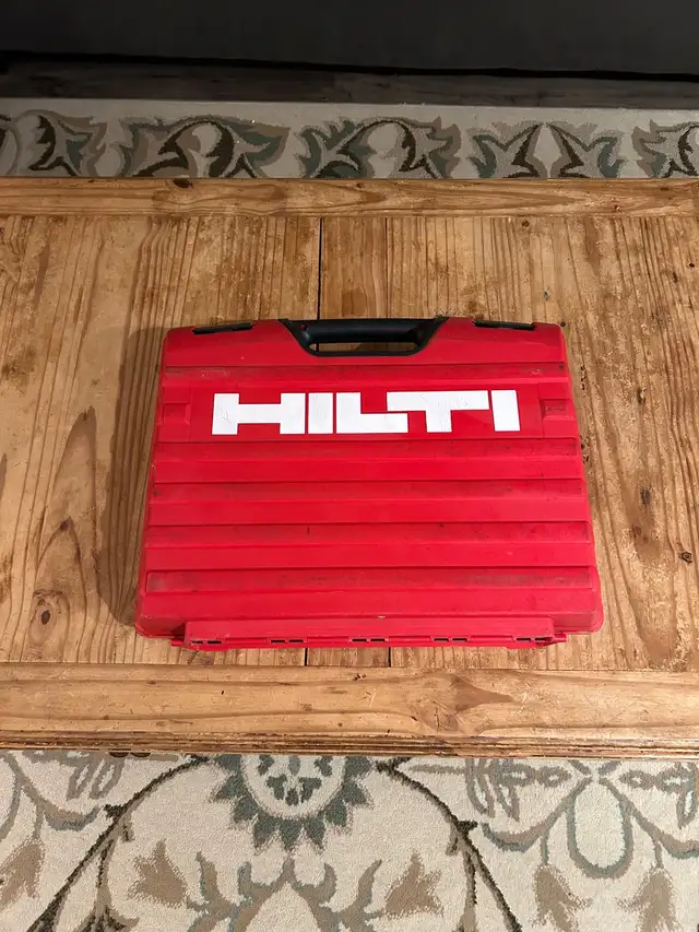 Hilti TE 4-A18 SDS Hammer Drill in Power Tools in Ottawa - Image 4