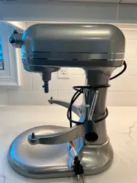 Kitchen Aid Artisan Mixer - 5 Quart for sale