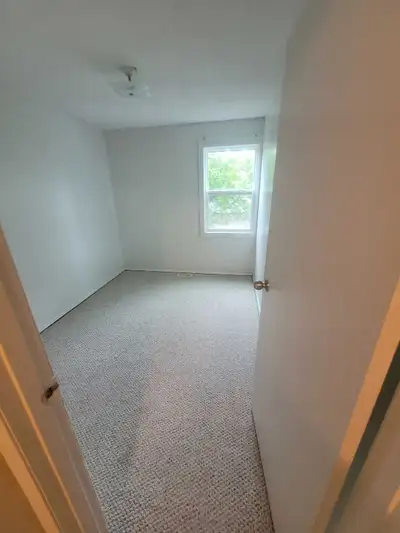 Available NOW – Acadia Looking for a clean and convenient place to live? One unfurnished room availa...