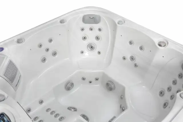 Deal On! New 6 Person Spas-56 Jets-Fully Loaded-Free Delivery KI in Hot Tubs & Pools in Kitchener / Waterloo - Image 5