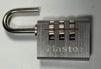 MASTER    LOCK Combination Padlock   / Lock