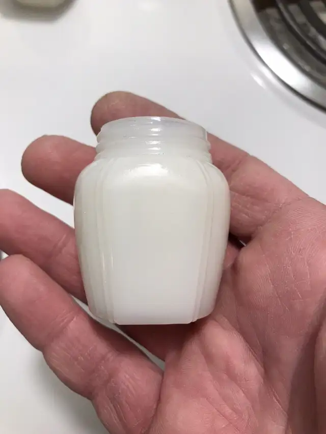 2  Vintage Milk Glass Cream Jars .  in Arts & Collectibles in Sarnia - Image 4