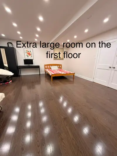 Detached house: Convenient location, good natural light. Suitable for single occupancy. Two bedrooms...