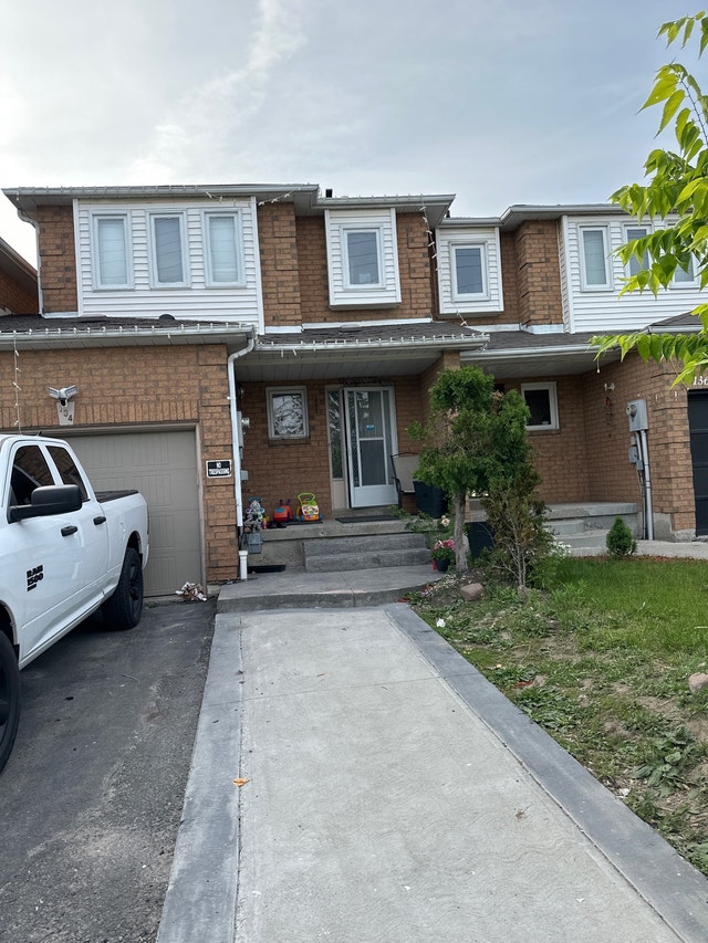 Room available for girl Room Rentals & Roommates Mississauga / Peel