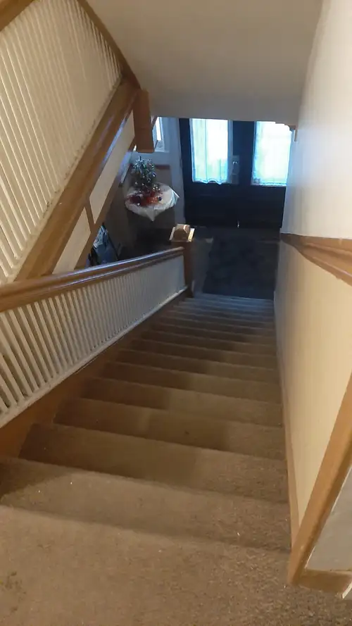 Ground level 3 bedrm with great co tenants..lucien lallier metro..rene levesque & mackay..heat incl