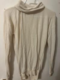 Wilfred Aritzia Light Knit Turtle Neck Sweater in Cream, Size Wo