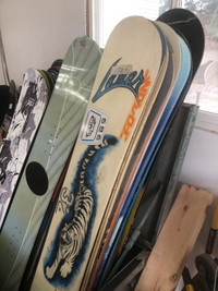 Snowboards snow boards (no bindings)