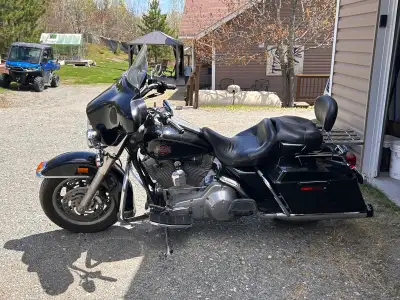 This pre-owned Harley Davidson Electra Glide features a classic black finish and is equipped with Ri...