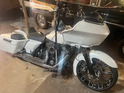 2008 Road Glide Newer 103” motor 17k 21” custom wheel Diamond cut heads and jugs Newer 16 and up bag...