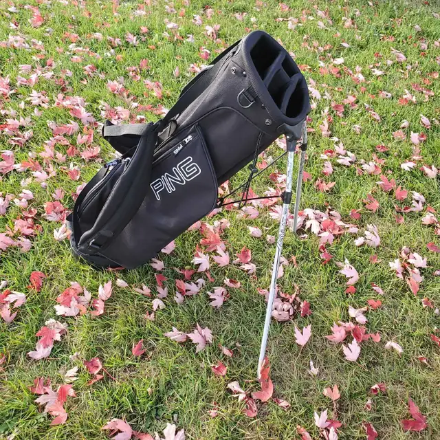 New PING Stand Golf Bag  with Club Cover in Golf in Barrie - Image 4