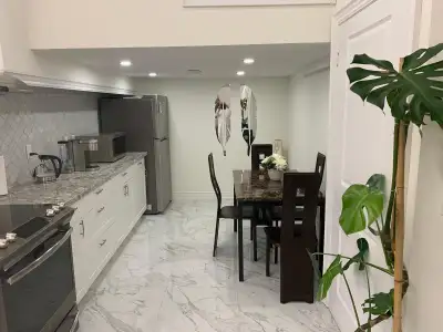 Basment for rent in Milton