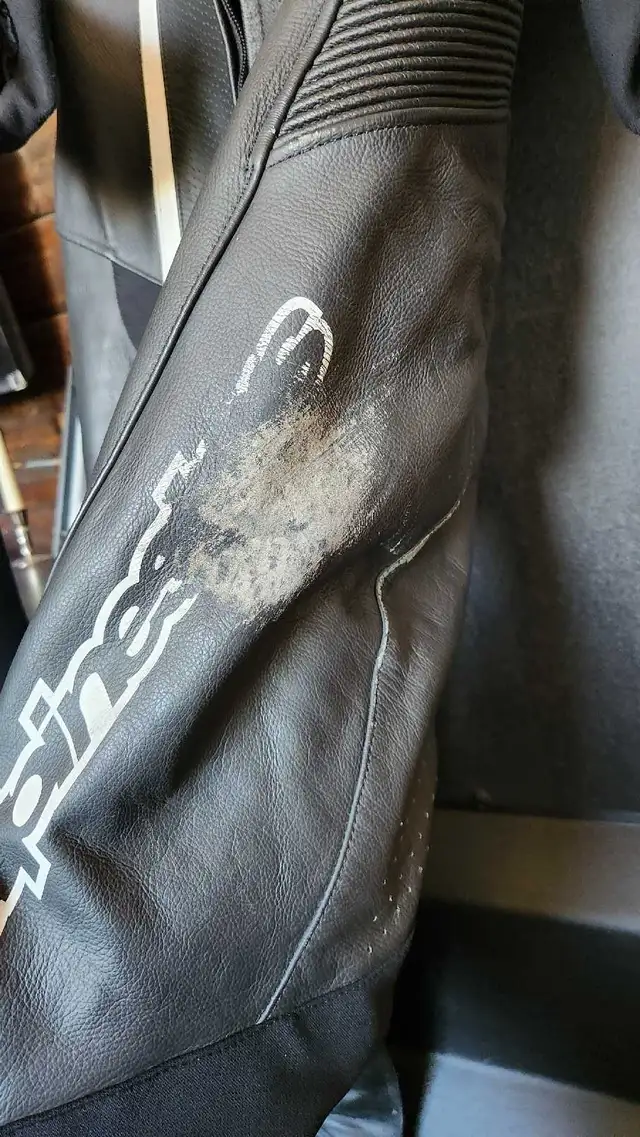 Womens Alpinestars Race Suit Size 4 in Other in Edmonton - Image 5