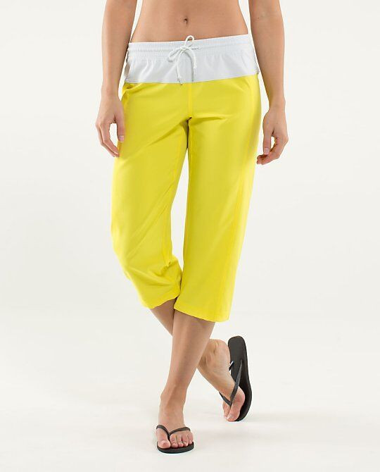 Lululemon STEP LIVELY CROP size 6 NEW Yellow