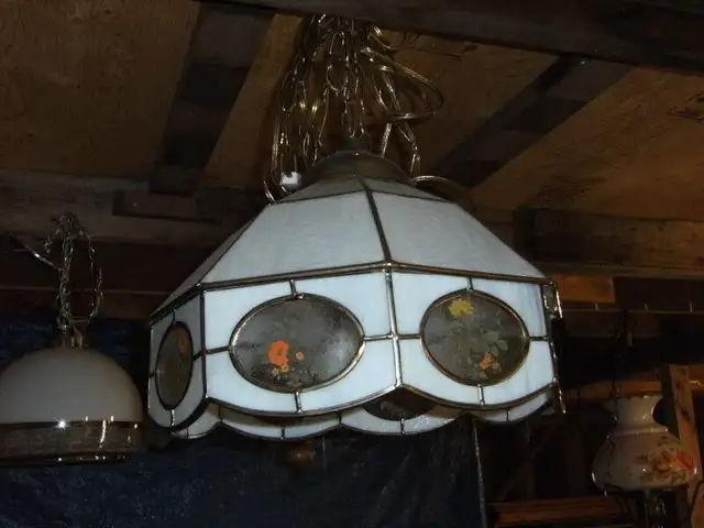 Lampe genre Tiffany en verre in Indoor Lighting & Fans in Edmundston - Image 2