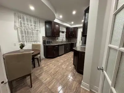 Bright, spacious, and beautifully updated 5 1/2 apartment located on the highly desirable main floor...