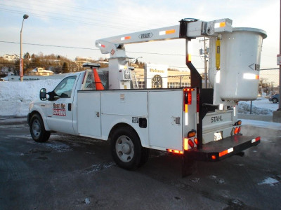 2007 Ford F-350 bucket truck