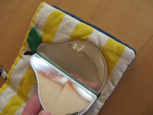 Magnifique livre en tissu avec textures pour bébé (T65) in Toys in City of Montréal - Image 7