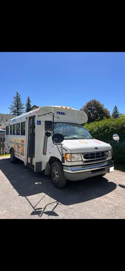 2001 Ford Econoline E-450 CUTAWAY, 7.3L V8 OHV 16V TURBO DIESEL mini school bus. Safety certified wi...