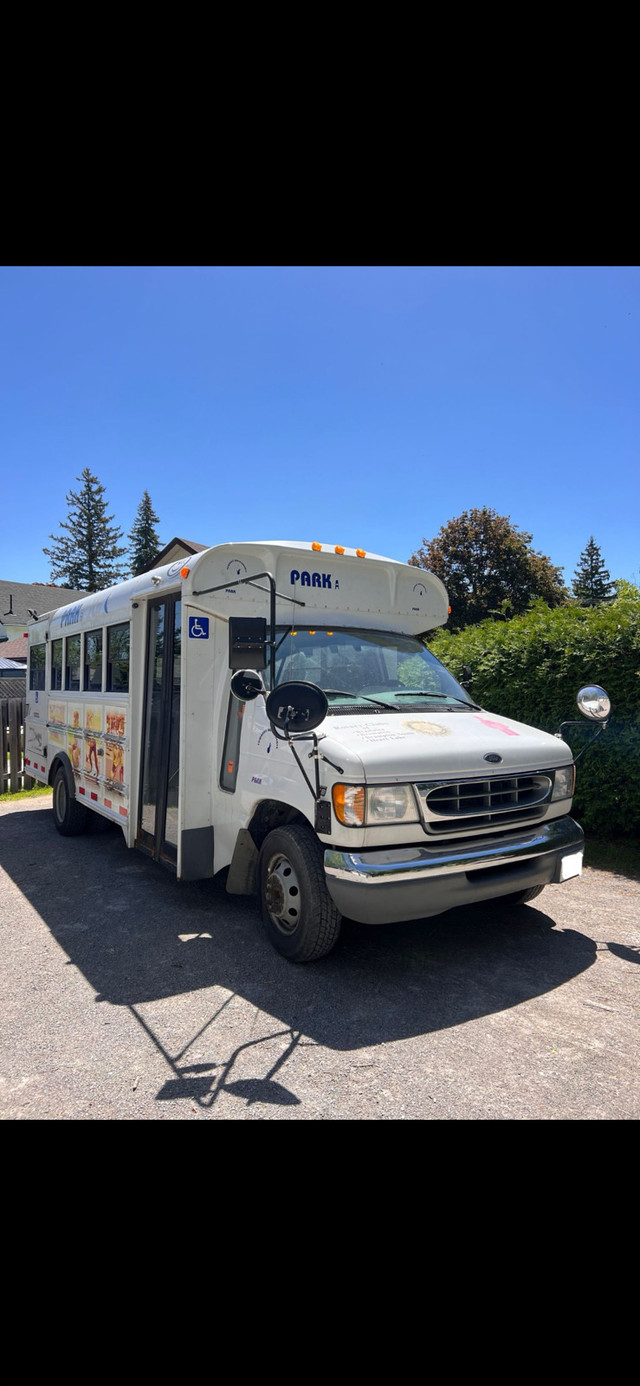 2001 Ford Econoline CUTAWAY, 7.3L V8 OHV 16V TURBO DIESEL BUS in Cars & Trucks in Kawartha Lakes