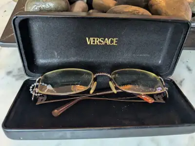 These pre-owned Versace Mod 1053 sunglasses are in good condition and feature a distinct metal frame...