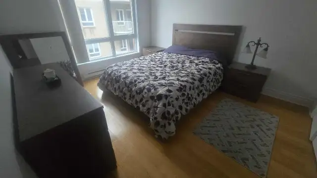Set de chambre a coucher complet in Beds & Mattresses in City of Montréal - Image 2