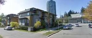 * Built in 2007. 1 secured underground parking. Total 950 sf. * Direct private entry without shared...