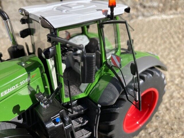 1/32 FENDT 1046 Farm Toy Tractor in Toys & Games in Regina - Image 4