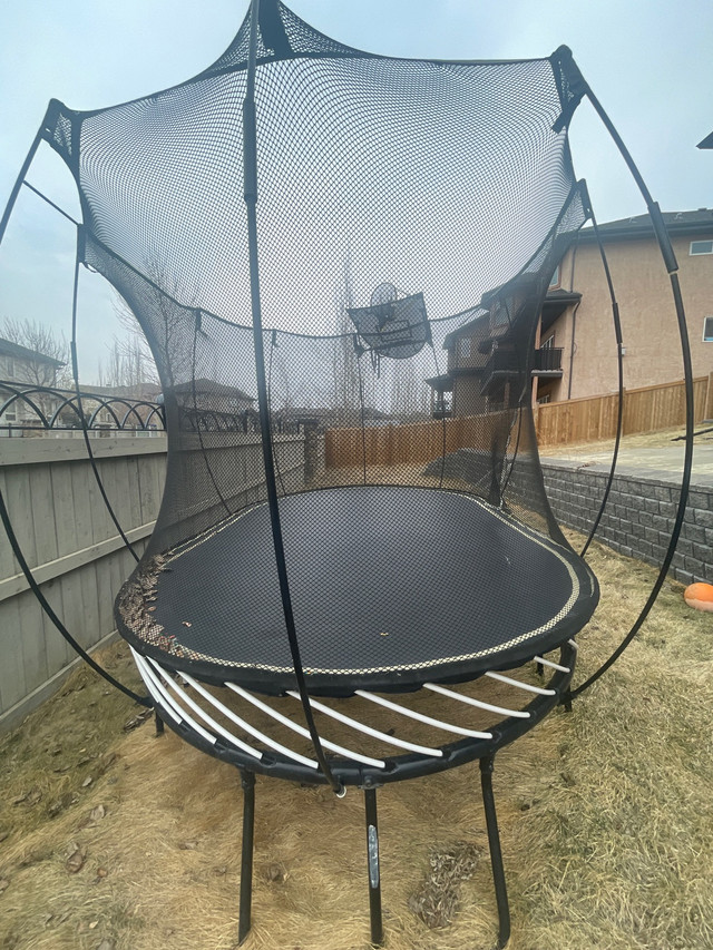 Spring free trampoline  in Toys & Games in La Ronge - Image 2