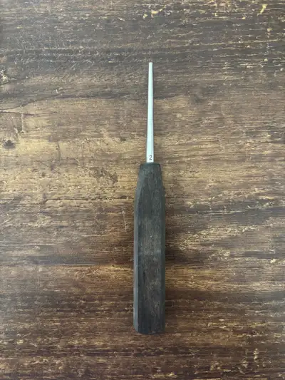 Mystery mandrel. Has a 2 on it. Not sure what staples it fits. Came with MMI reedmaking kit. Perfect...