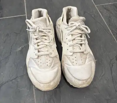 Nike Air Huarache Women's Triple White Platinum, View more