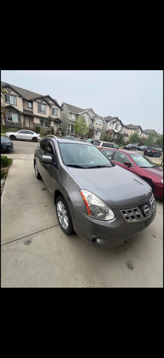 2011 FWD Nissan Rogue in Cars & Trucks in Edmonton - Image 2