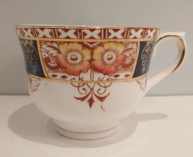 Colclough tea cup #6613 in Arts & Collectibles in Ottawa - Image 2