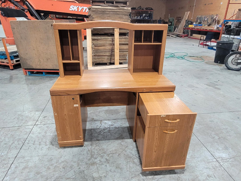 Computer Desk with Pull Out Storage Desks Calgary Kijiji